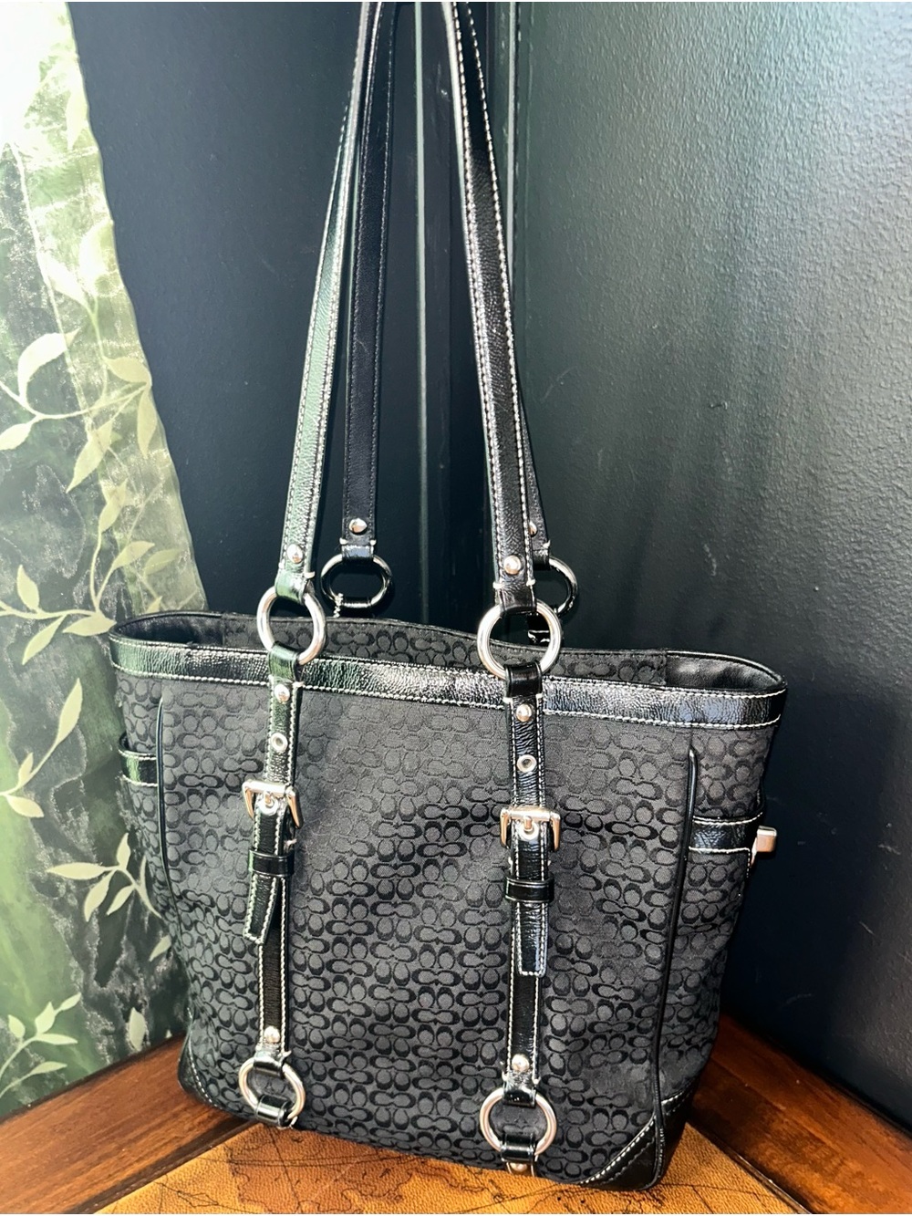COACH Gallery Tote Signature Black
Jacquard Patent Leather D0849-F12344 - Picture 5 of 17